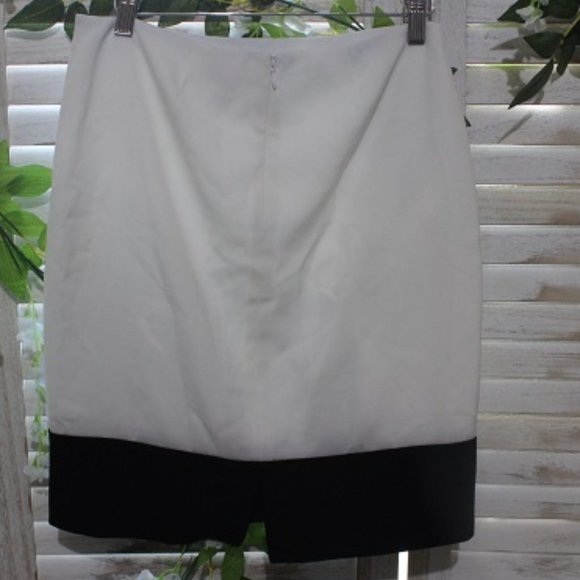 White house black market mini skirt (1103) - Picture 2 of 4